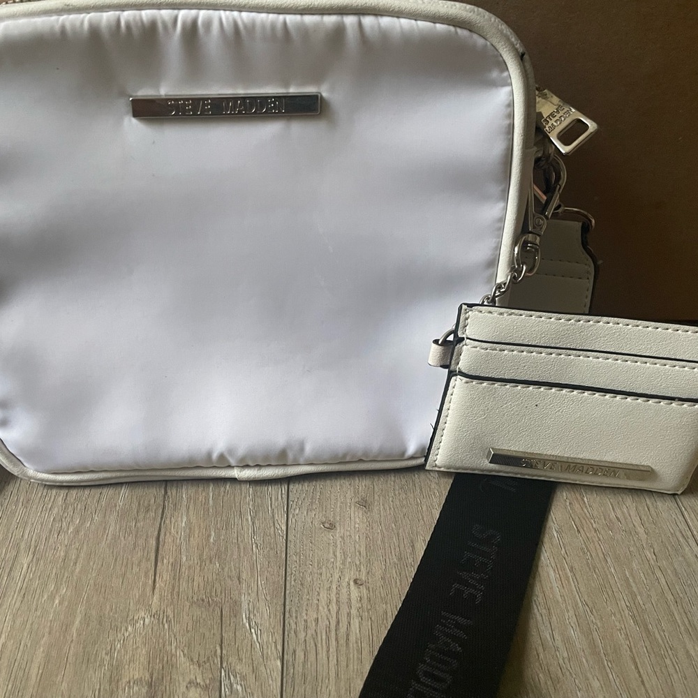 white steve madden crossover body bag w small wallet